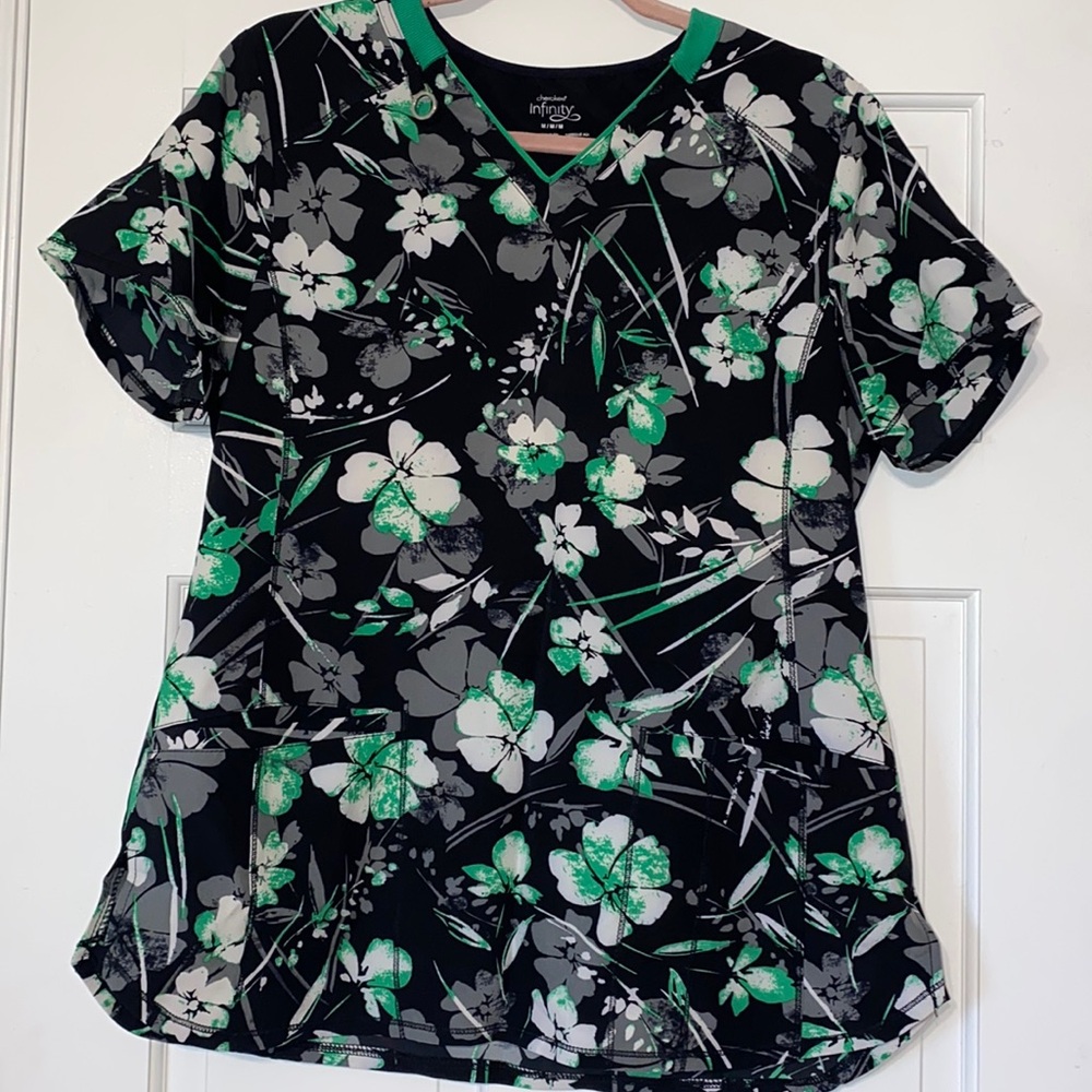 Cherokee infinity women’s scrub top